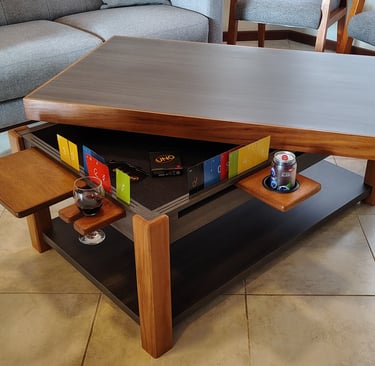 Mesa de jogos (game table) com suporte magnético de taças, bandeja e tampo removível (save game)