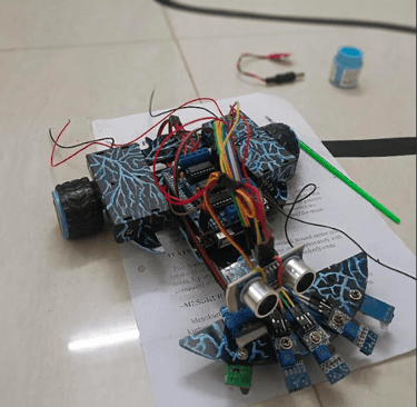 Final version of a DIY Arduino line-following robot with multiple IR sensors and an ultrasonic senso