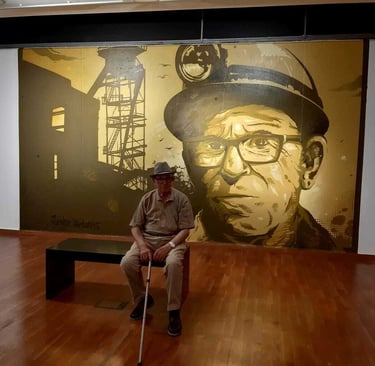 Mural de un abuelo en un museo.
