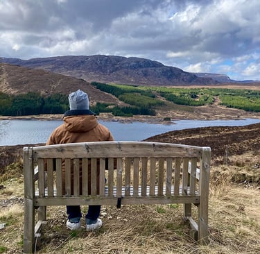Le Lord contemplant ses terres écossaises à Glencoe