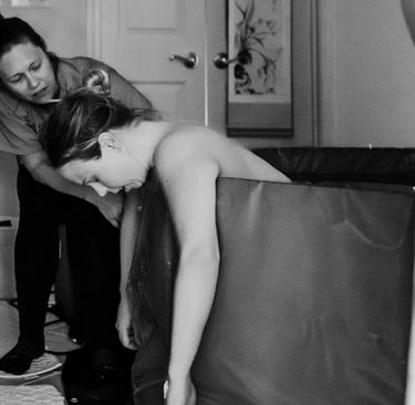 femme qui accouche à domicile, soutien, présence, doula