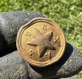 Gold Guilt Confederate Texas Officer button  