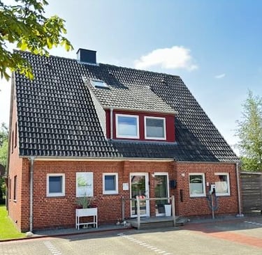 Hotel DunenNest - Hausansicht, Parkplatz