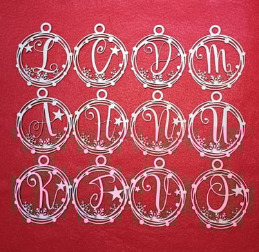 Boules de noel monogramme découpe laser