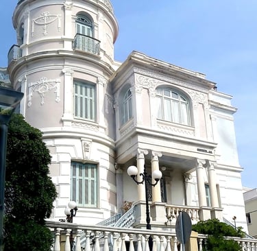 Villa neoclassique - autour de Villa Port Olivier - villa à louer sur l'île grecque de Lesbos