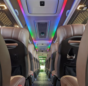 kabin yang nyaman di sewa bus pariwisata jogja