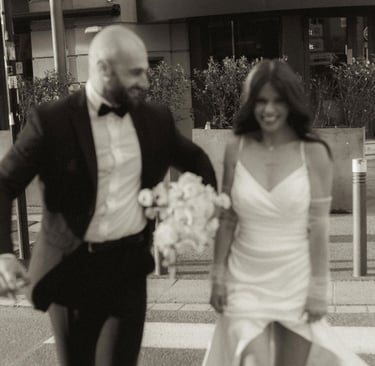 des mariés heureux grace a leur wedding planner promesses qui a tout organiser