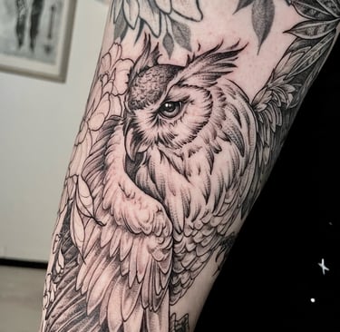 kaunis fineline tatuointi pöllö