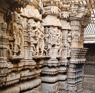 Dettagli sul marmo dentro un tempio hindu