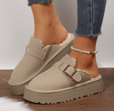Women’s black slip-on platform loafers with chunky heels, stylish and comfortable winter shoes for s