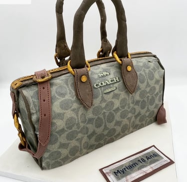 gâteau sculpté , sac à main 