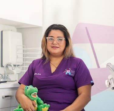 Leticia Ramos, dentista general en Sonrilandia Tepic, atención para toda la familia.