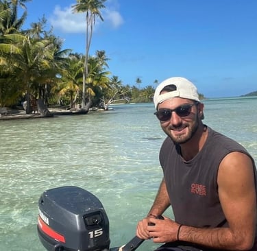 Charlie, toujours prêt à vous emmener à terre, en wake ou pour une baignade incroyable