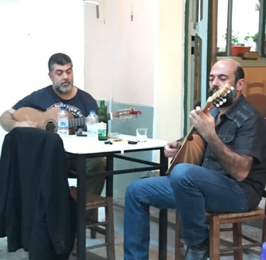 Joueurs de Bouzouki sur l'île grecque de Lesvos