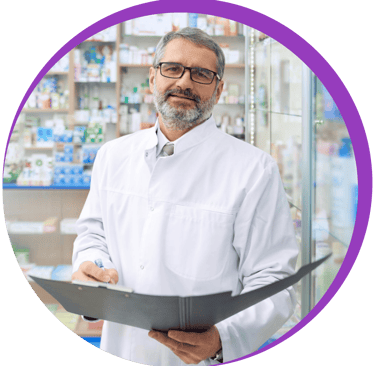 Un pharmacien avec un carnet à la main