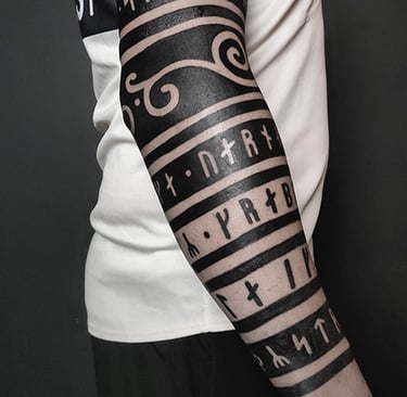 Tatouage viking et nordique en bandes bras.