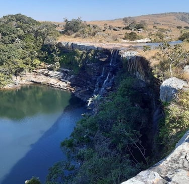 Horse shoe falls from the side