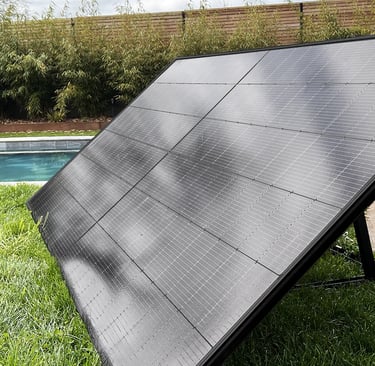 Installation d’une station solaire autonome pour piscine extérieure