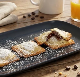 Biscotti di Frolla Senza glutine e lattosio, ripieni di crema al cioccolato e nocciole