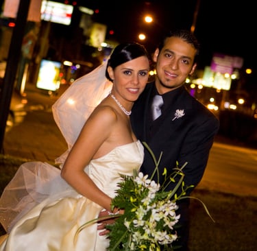 Urban wedding, bride and groom, street photography, Mexican, guadalajara