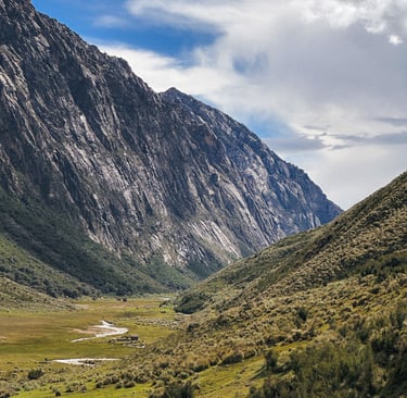 Laguna Tullpacocha hike, Huaraz, Peru, South America