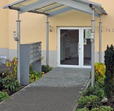 Vordach im öffentlichen Gebäudesektor