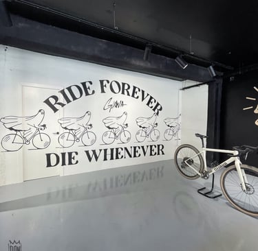 mural corporativo en una tienda de bicicletas