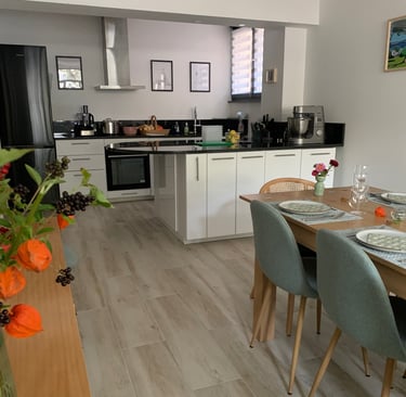 Une décoration douce et chaleureuse chez Marmite & Papillote atelier de cuisine conviviale