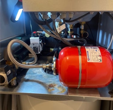 Dépannage PAC air-eau : expertise du module hydraulique intérieur par votre pro PAC OURAGAN.