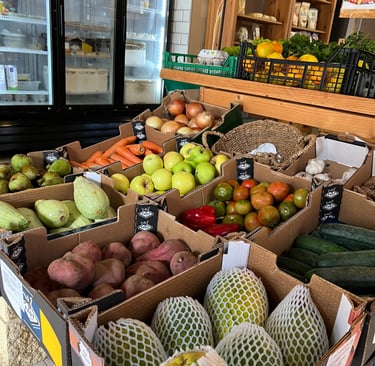 Bencomo Coliving supports local businesses, such as Casa Verde. The photo shows fruits and veggies.