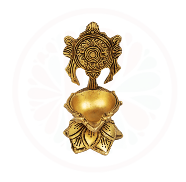 #BrassDeepak #DiyaDecoration #BrassDiya #TraditionalLighting #BrassLamp #DiwaliDecor #HomeDecor #Ind