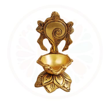 #BrassDeepak #DiyaDecoration #BrassDiya #TraditionalLighting #BrassLamp #DiwaliDecor #HomeDecor #Ind