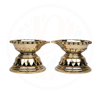 #BrassDeepak #DiyaDecoration #BrassDiya #TraditionalLighting #BrassLamp #DiwaliDecor #HomeDecor #Ind