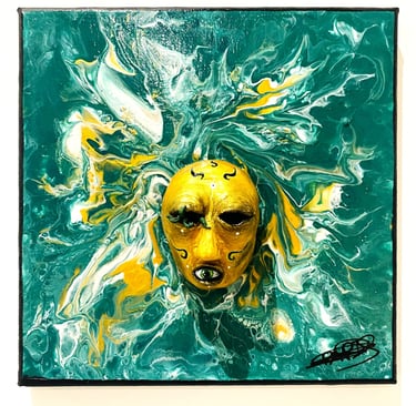 Ilona Paris tableau une sculpture sans yeux avec un oeil dans la bouche qui émerge d'une toile verte
