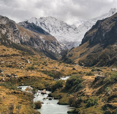 Trailhead to Laguna Llaca