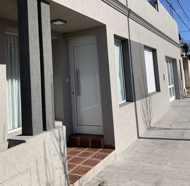 Casa con revestimiento texturado a llana colocado