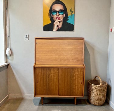 Herbert E. Gibbs Mid-Century Modern bureau desk, vintage 1960s–70s MCM fold-out writing desk with storage drawers, stylish re