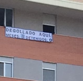pancarta que señala a la policia que no ha cumplido su deber en  Gandía que alarmó a politicos