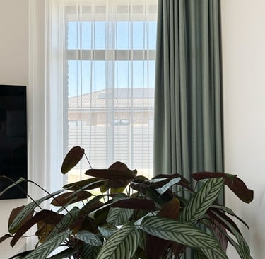 elektrinės spalvos naktinės užuolaidos