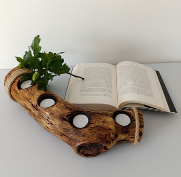 Ręcznie wykonany świecznik z drewna – dekoracja Monnica