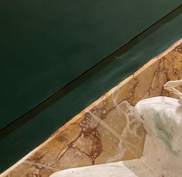 plinthes faux-marbre bordeaux