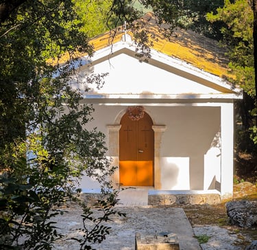 Hiking Zante - Small church along the way