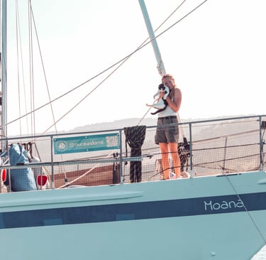 Laura und Katzitänin Aurora freuen sich darauf, zusammen mit Arne die Welt zu bereisen