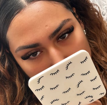 alt="mobile lash technician applying lashes in London home"