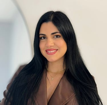 Yaneylis Lopez Realtor Headshot