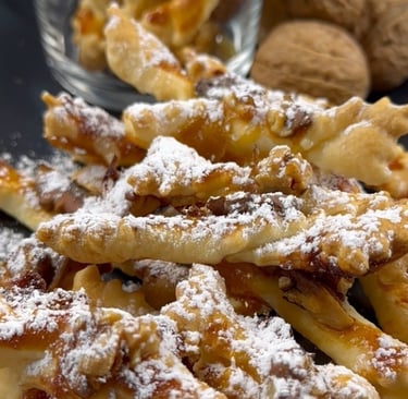 Biscottini di pasta sfoglia con marmellata e noci