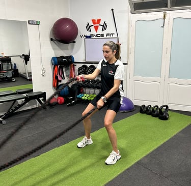 Chica haciendo ejercicios funcionales
