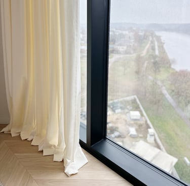 šviesus, prabangus audinys