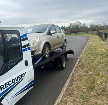 alt="Breakdown recovery on rural road near Droitwich"