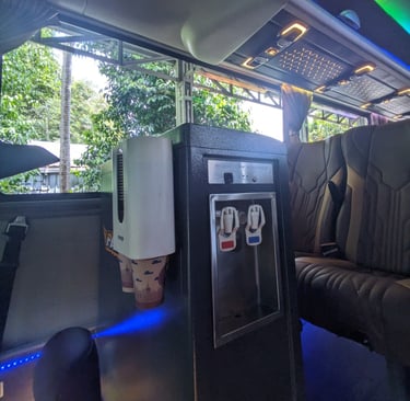 Sewa bus pariwisata jogja fasilitas dispenser setiap bus